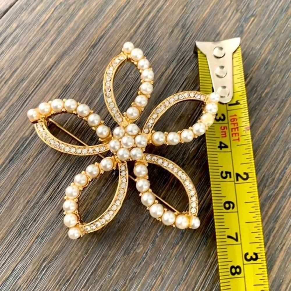 Large Bro Brooch Faux Pearl Flower Lapel Pin Vintage Style Gold Tone